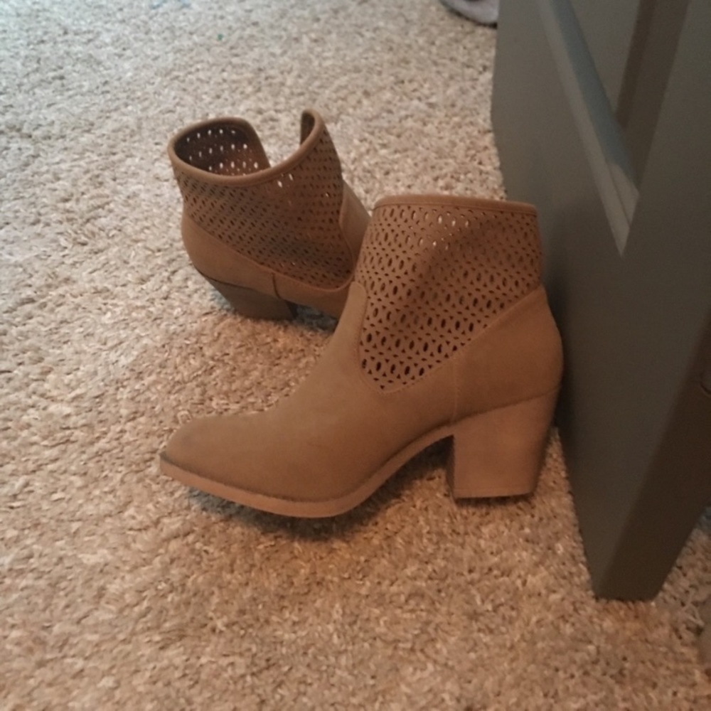 Ankle boots